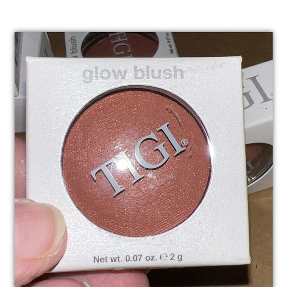 TIGI Cosmetics Glow Blush- Haute new in box - Picture 11 of 16